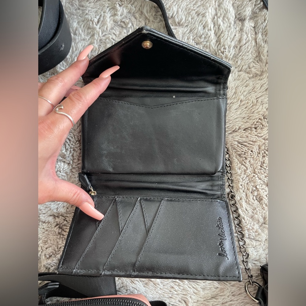 Purses/Wallet/Belt Lot - Picture 10 of 15